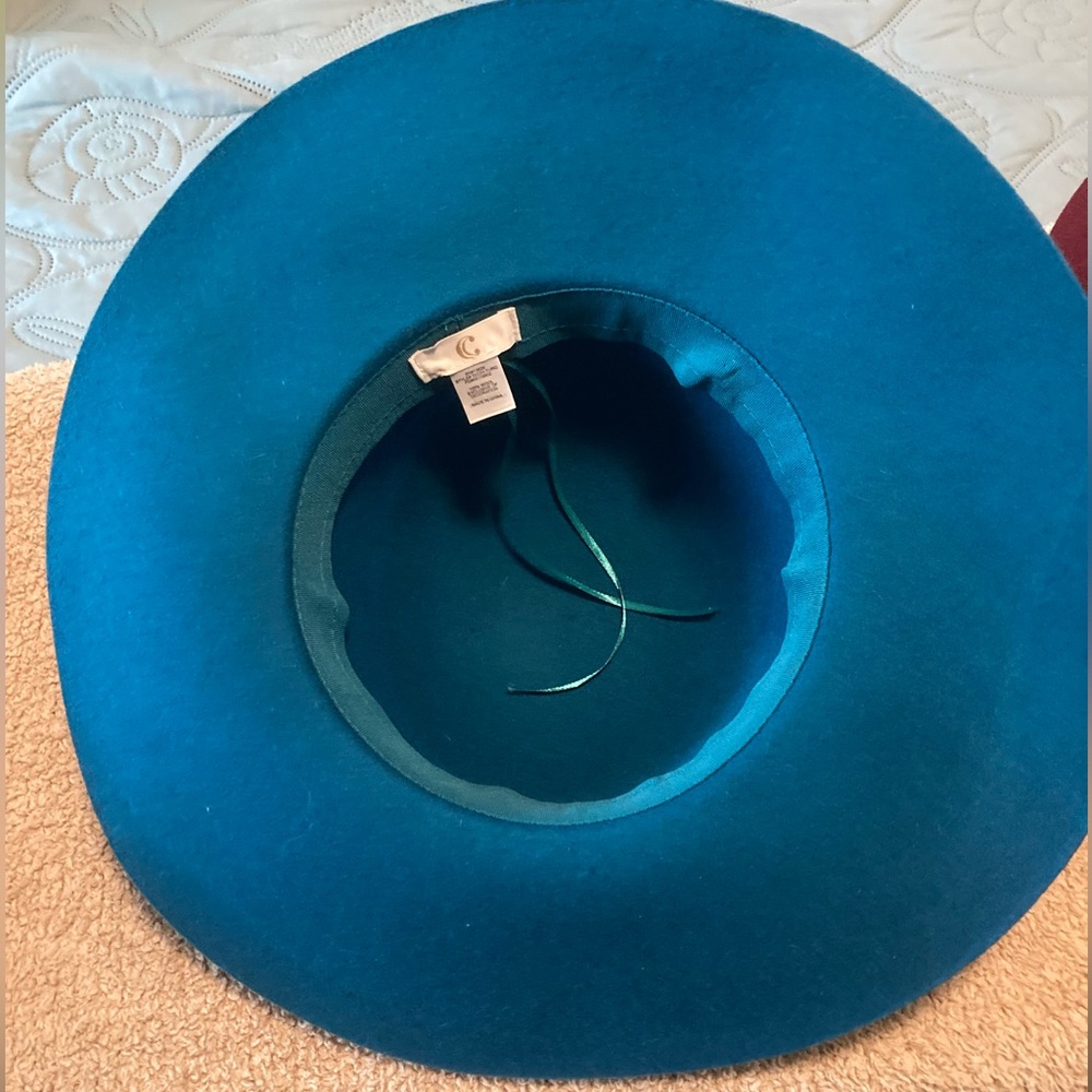 Set of Three Stylish 100% Wool Felt Hats in Burgundy, Blue, and Beige - Picture 7 of 13